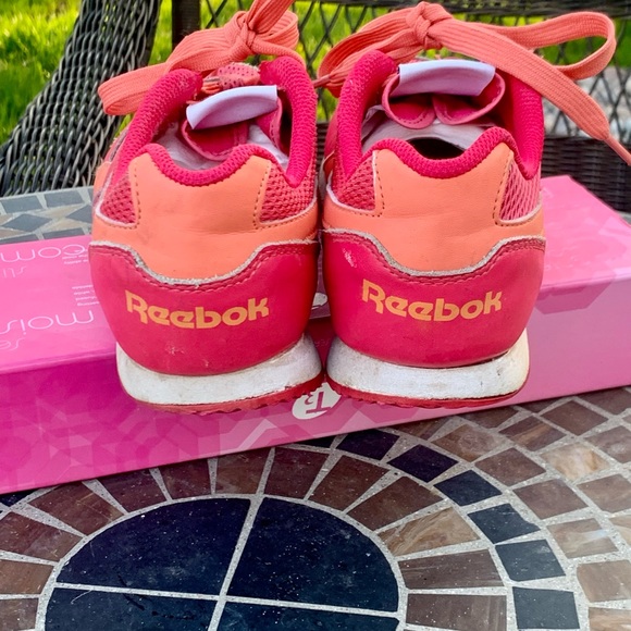 Retro Reebok running shoes. - Picture 4 of 7